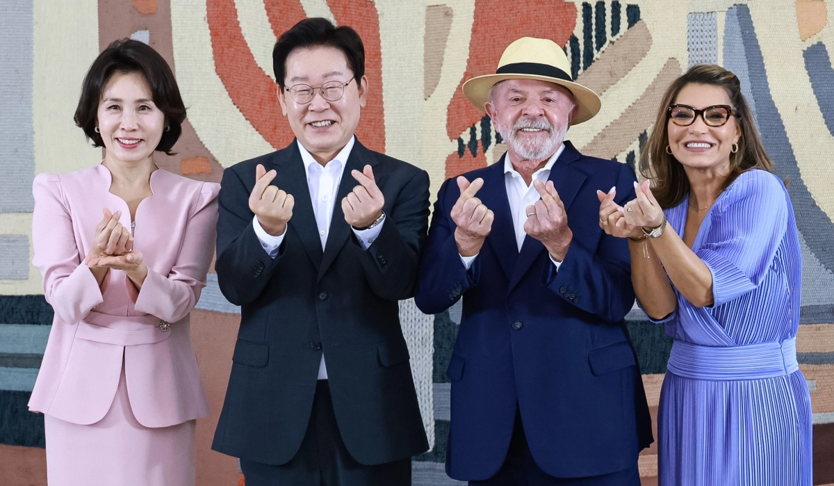 기념촬영 하는 한·브라질 정상 부부