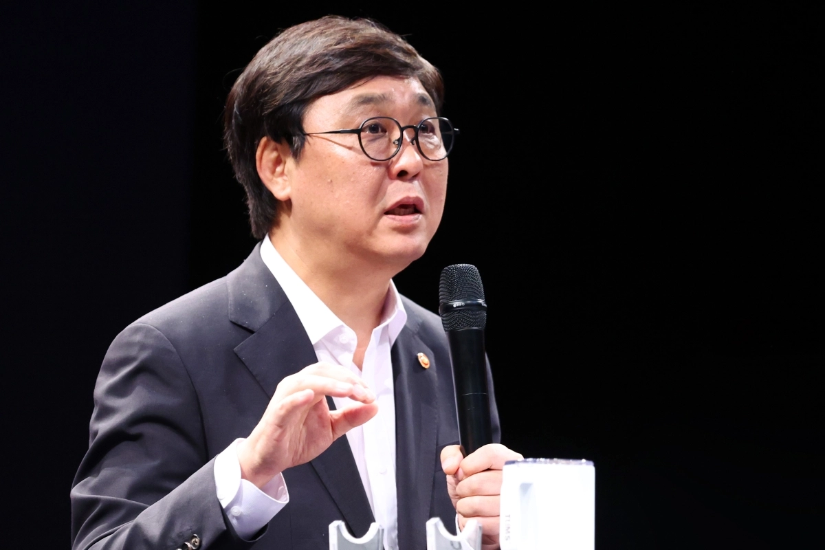 최휘영 문화체육관광부 장관이 27일 오후 서울 종로구 국립현대미술관 서울에서 열린 ‘2027년 패노메논 추진계획 발표’ 대중문화교류위원회 기자간담회에서 질문에 답하고 있다. 2026.7.27 연합뉴스