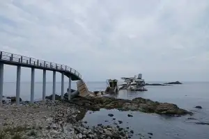 포항 구룡포 보릿돌교 무너져…전망대 방문객 17명 무사 구조