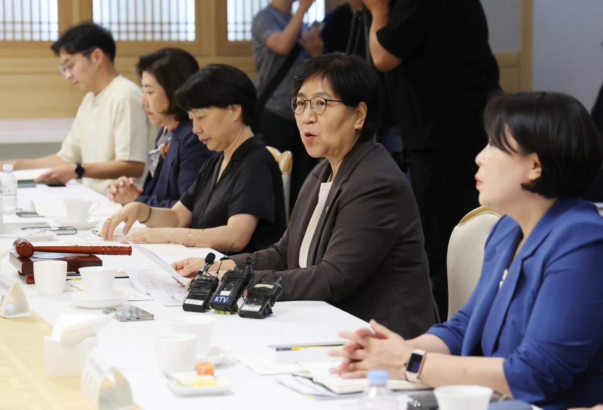 정은경 보건복지부 장관이 28일 오후 서울 종로구 정부서울청사에서 열린 제80차 중앙생활보장위원회를 주재하고 있다.  보건복지부 제공