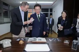 룰라 일하던 금속노조 찾은 李대통령 “노동 존중 세상 만들기…브라질이나 한국 다를 거 없어”