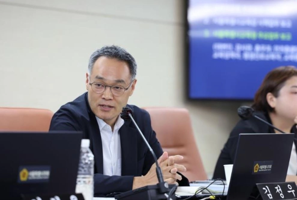 지난 28일 열린 제338회 임시회 교육위원회 제1차 회의에서 질의하는 김정우 의원. 서울시의회 제공