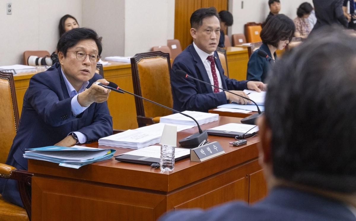 법사위 제1소위 안건 순서 변경 항의하는 국민의힘