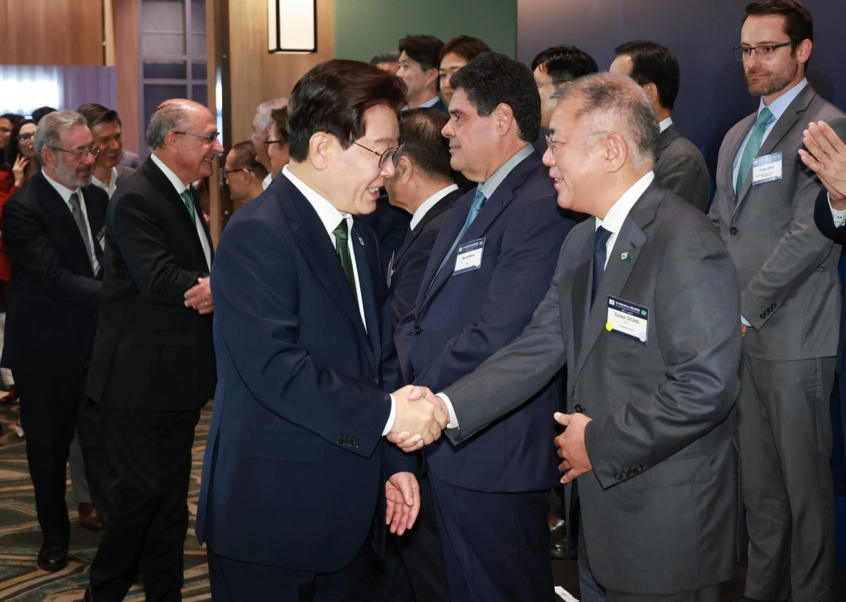 악수하는 이재명 대통령과 정의선 회장