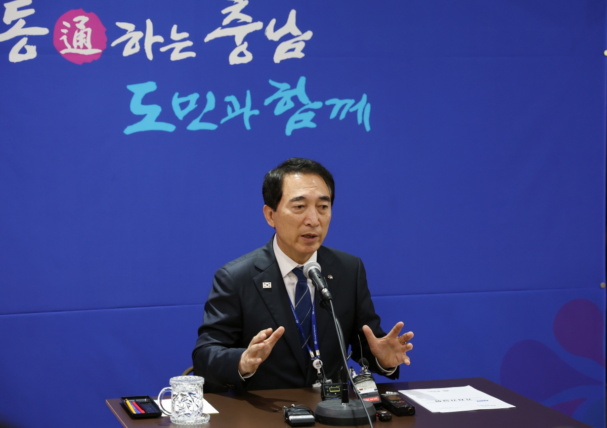 박수현 충남도지사가 29일 기자간담회에서 현안 추진 상황 등을 설명하고 있다. 도 제공