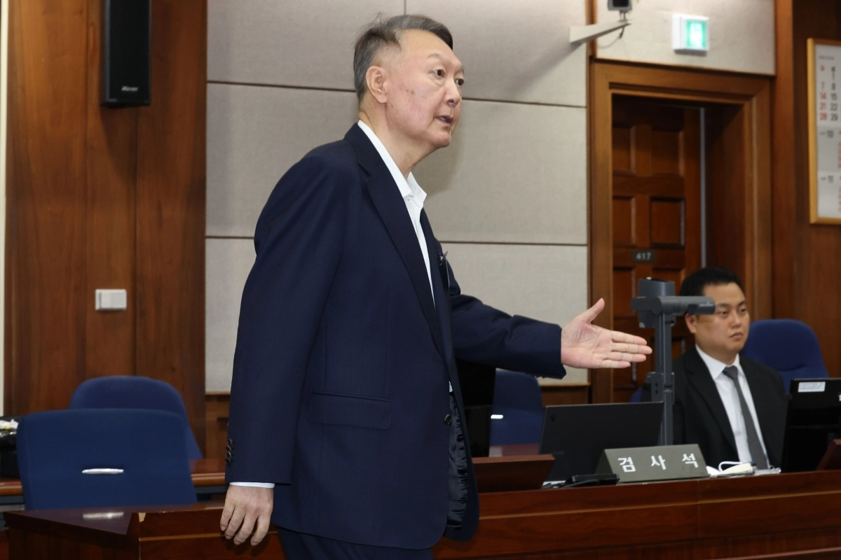 윤석열 전 대통령이 지난해 9월 26일 서울 서초구 서울중앙지법에서 열린 특수공무집행방해, 직권남용 권리행사방해 등 혐의 공판에 출석하고 있다. 연합뉴스