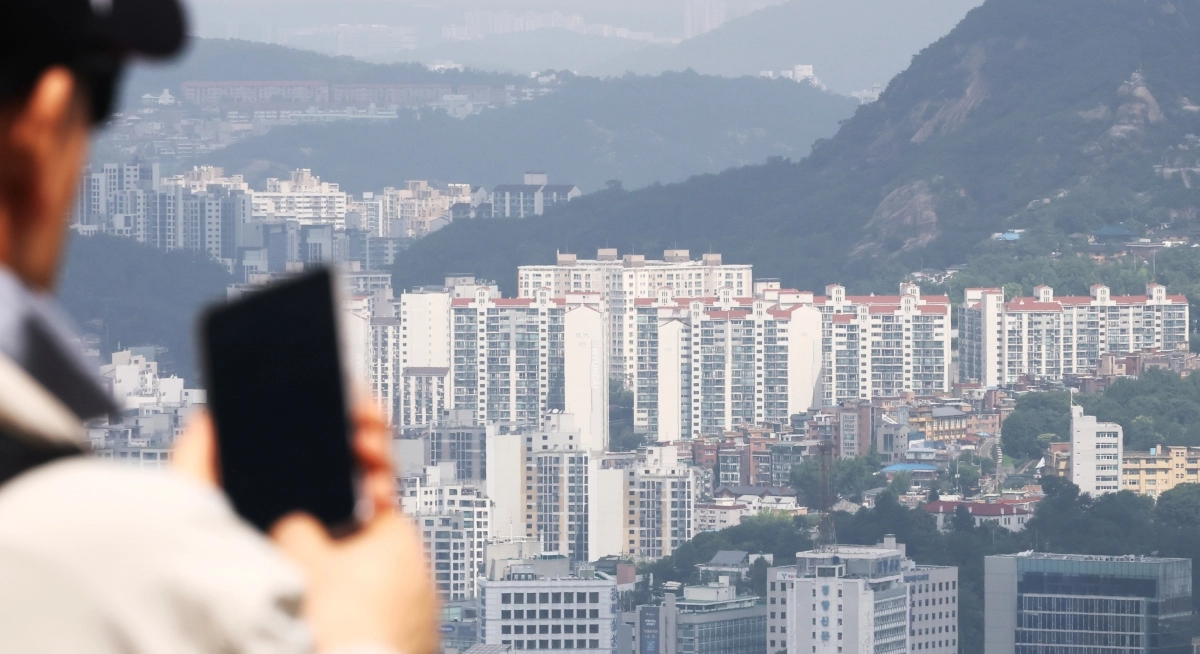 지난 19일 서울 남산에서 바라본 서울 시내 아파트.  연합뉴스