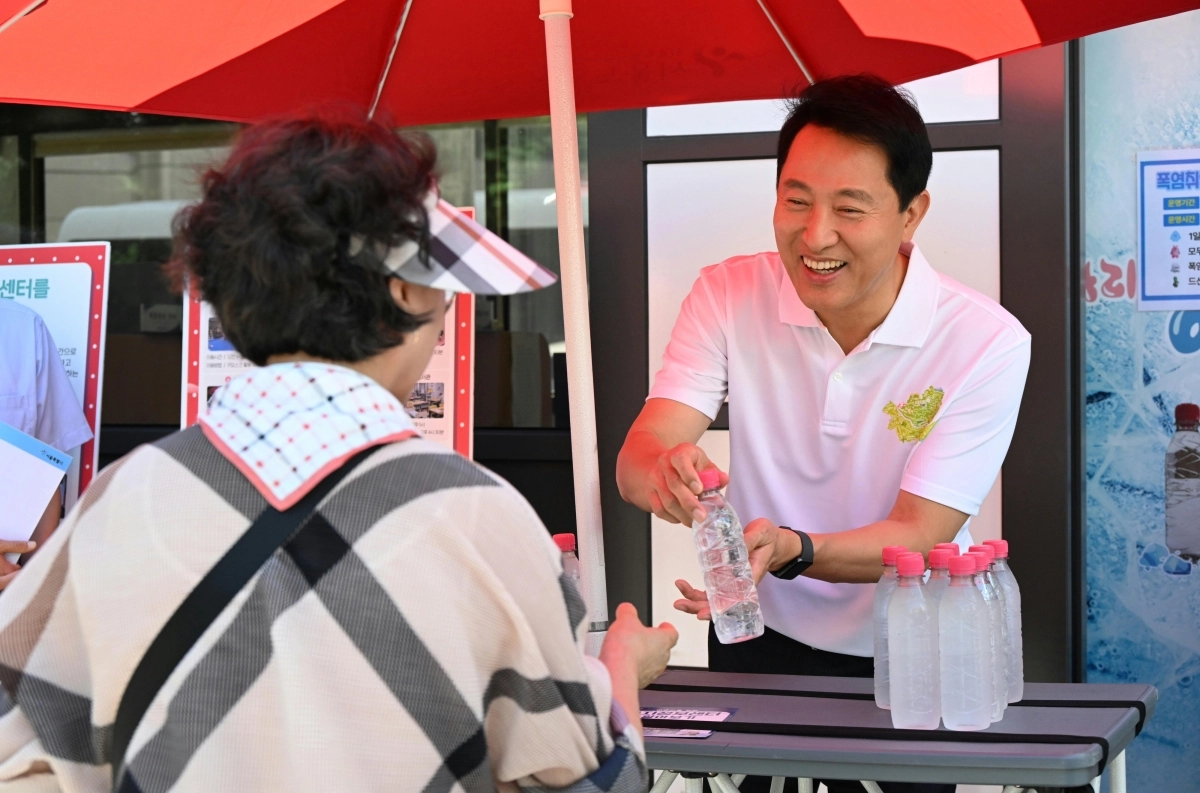 탑골공원 찾은 오세훈 서울시장