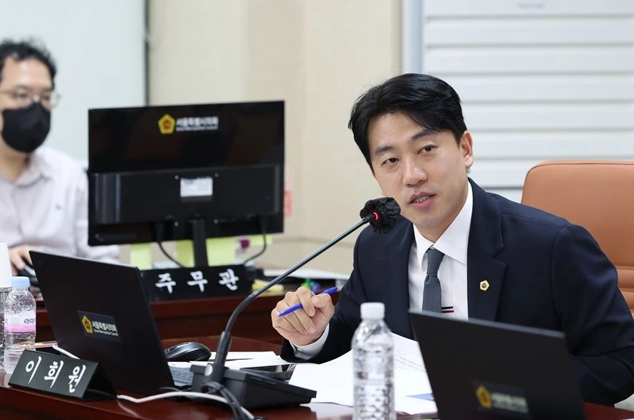 지난 27일 열린 교육위원회 회의에서 질의하는 이희원 의원. 서울시의회 제공
