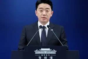 강훈식 “李대통령, 연임 불가능하다고 했다”… 수습 나선 당청