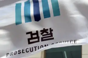 계란 던지고 비방 전단 살포…돈 받고 ‘보복 대행’ 일당 구속기소