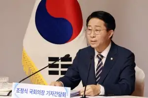 [사설] 현직 대통령 연임 개헌 논란, 李 대통령이 직접 선 그어야