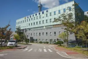 thumbnail - 초등학교 근무 20대 주무관, 숨진 채 발견… 주거지 수색 등 경찰 수사