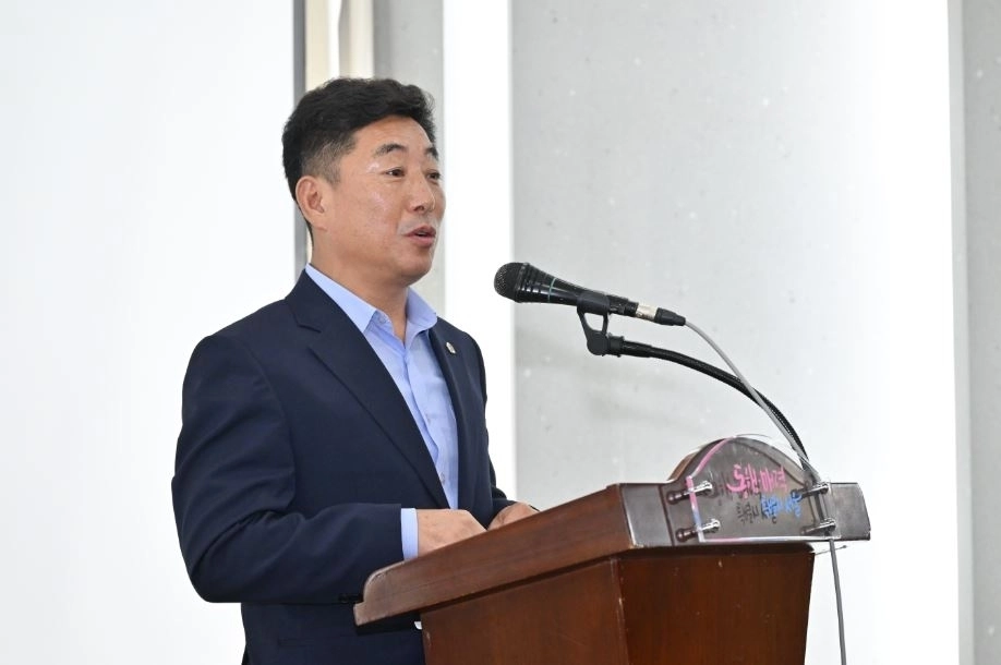 지난 29일 ‘제3차 서울시 도시철도망 구축계획(2026-2035) 시민공청회’에 참석해 축사하는 한신 위원장. 서울시의회 제공