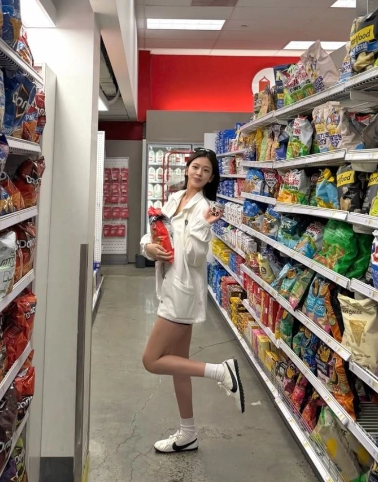 사진=안유진 SNS 캡처