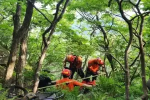 thumbnail - 부부 함께 산행하다 남편 추락 사망… ‘탈진 증세’ 아내 병원 이송