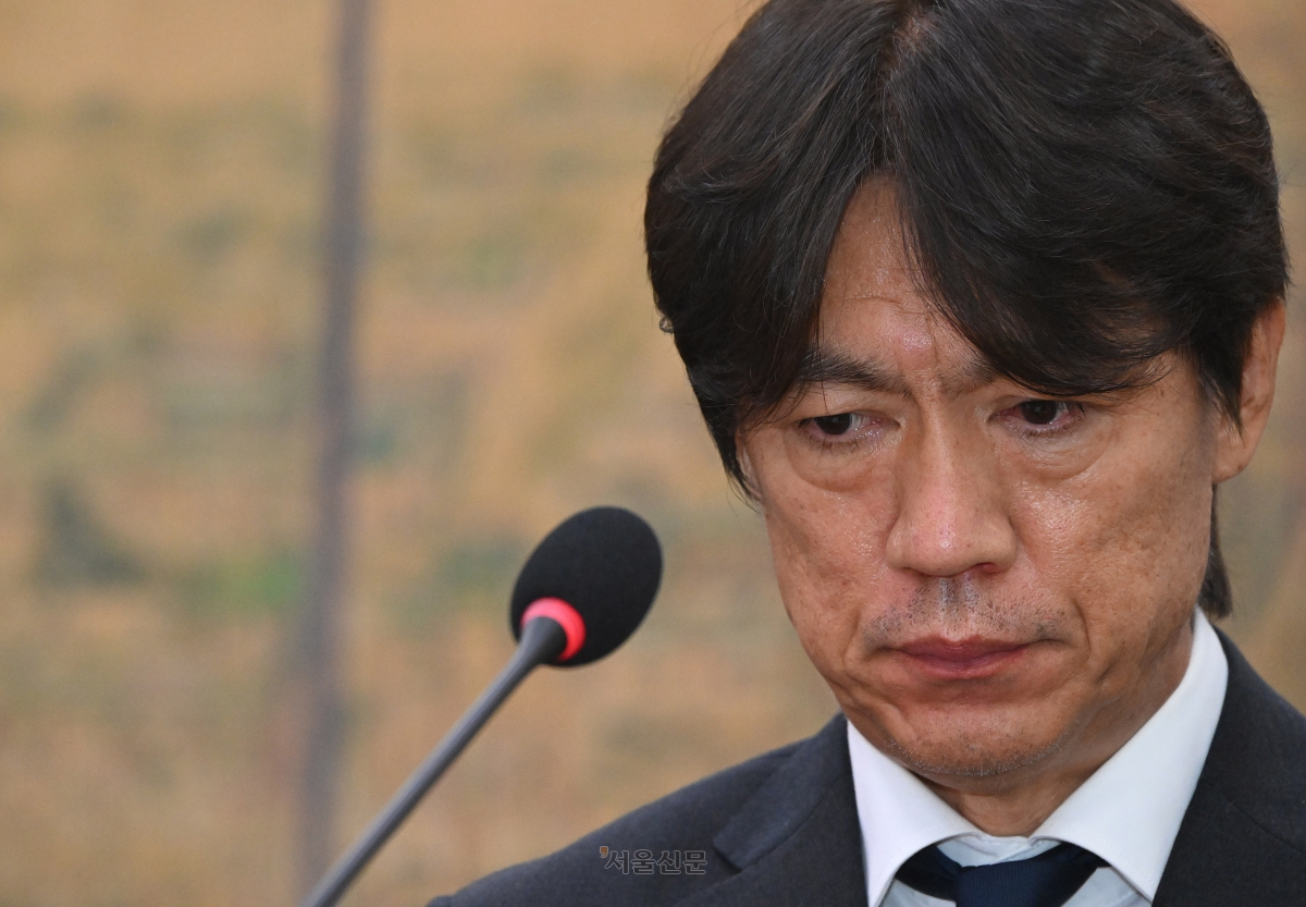 홍명보 전 축구 국가대표팀 감독이 30일 국회에서 열린 국회 문화체육관광위원회의 대한축구협회 현안 관련 청문회에 출석해 질의를 듣고 있다. 2026.7.30 국회사진기자단