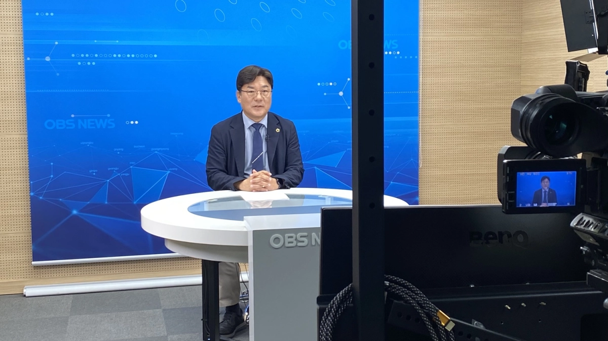 ▲최만식 의원이 OBS경인TV ‘톡톡 지방의회’ 스튜디오에서 성남 지역 주요 현안과 해결 방안에 대해 발언하고 있다. (사진=경기도의회)