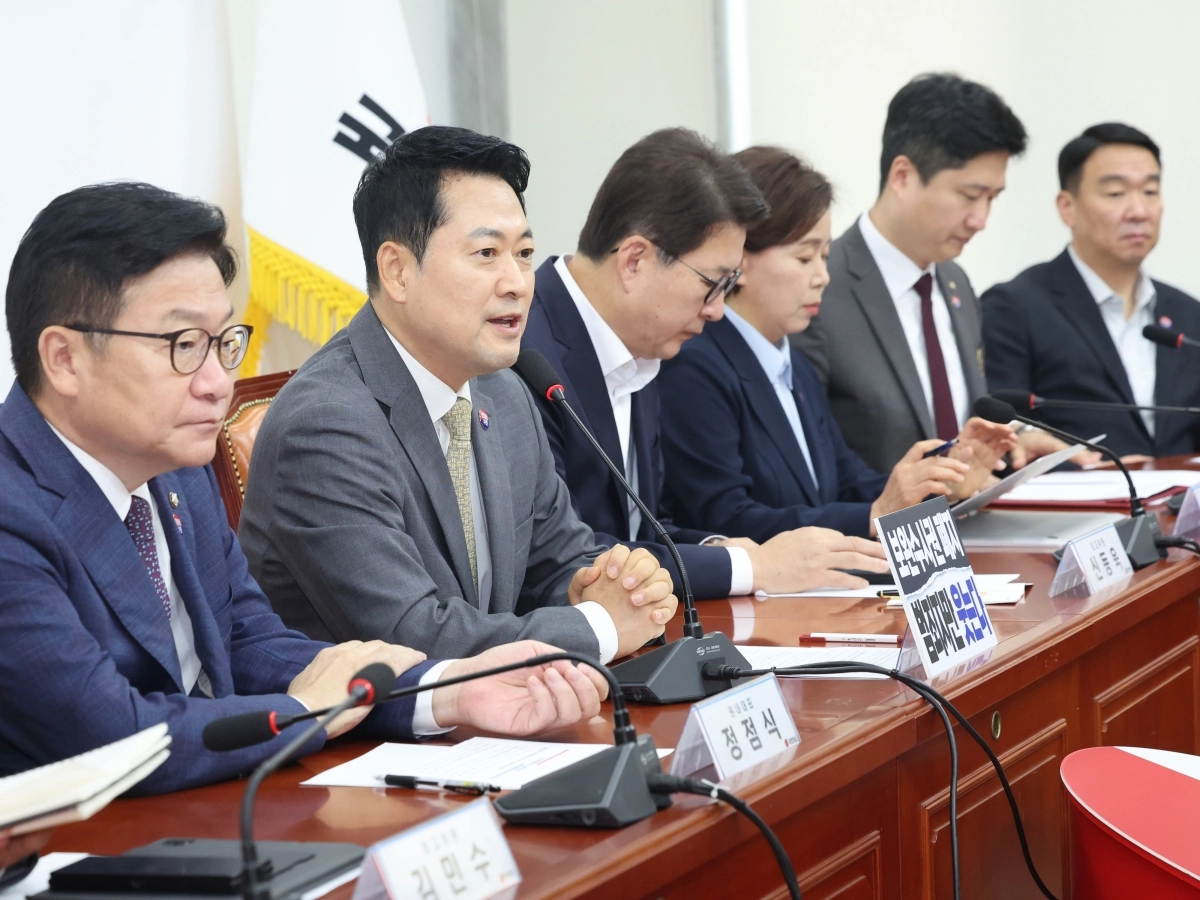 (서울=뉴스1) 황기선 기자 = 장동혁 국민의힘 대표가 30일 오전 국회에서 열린 최고위원회의에서 모두발언을 하고 있다. 뉴스1
