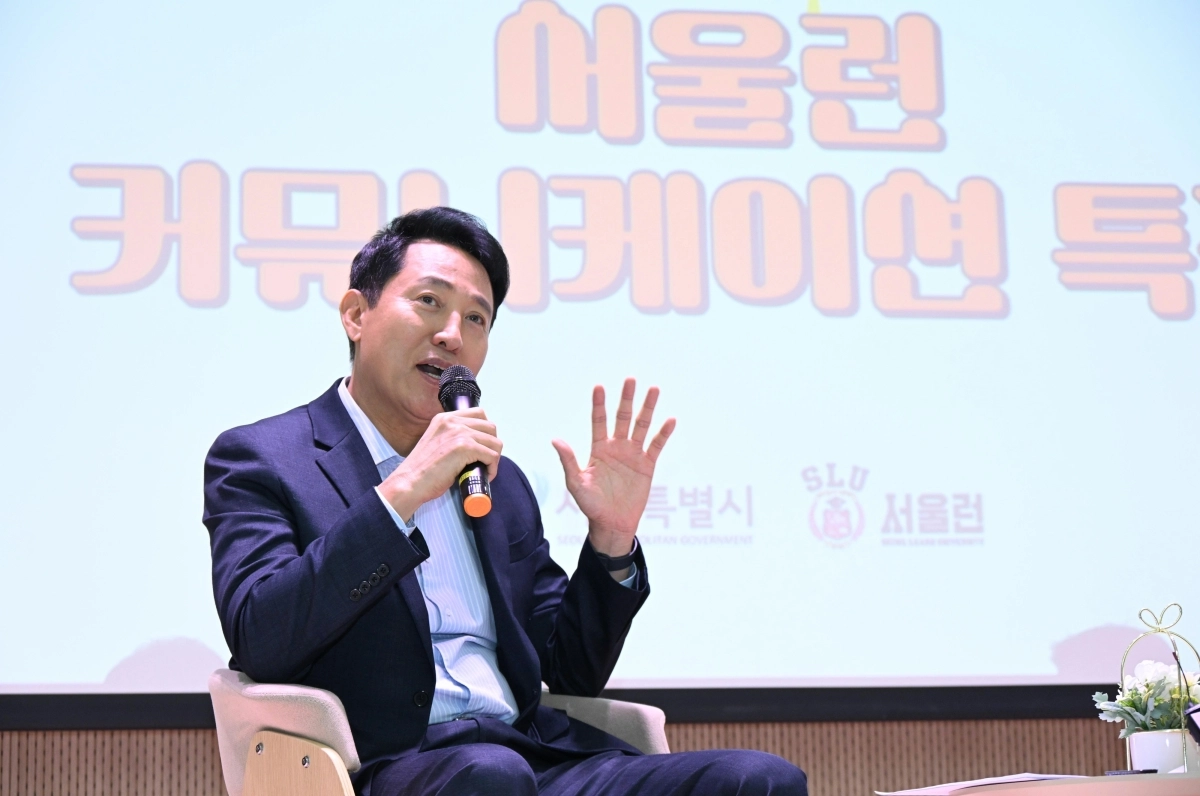 오세훈 서울시장이 30일 50플러스 동부캠퍼스에서 열린 ‘서울런 커뮤니케이션 특강’에서 인사말을 하고 있다. 서울시 제공