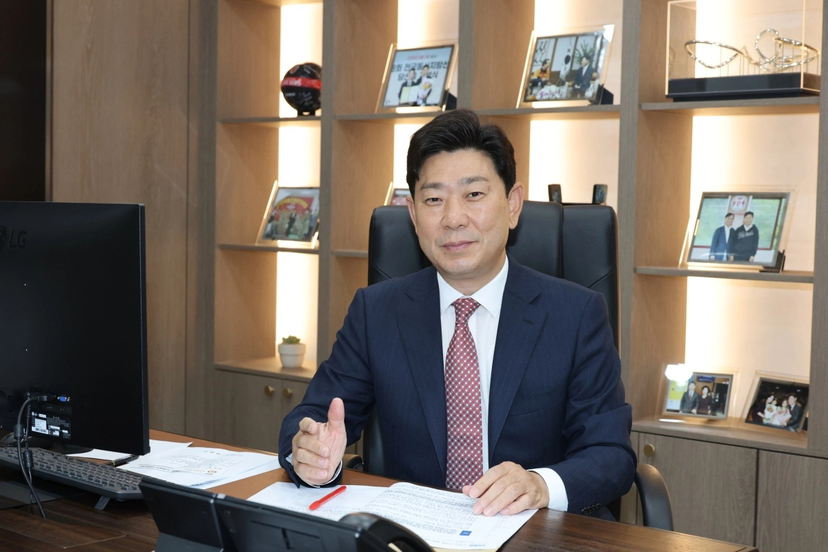 박용선 경북 포항시장이 30일 서울신문과의 인터뷰에서 “시민 삶의 현장 속에서 시정 운영의 해답을 찾겠다”고 포부를 밝히고 있다. 포항시 제공
