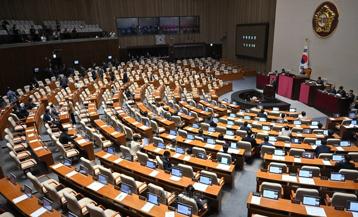 주호영 국민의힘 의원이 30일 국회에서 열린 제437회국회(임시회) 제3차 본회의에서 형사소송법 일부개정법률안(대안)에 대한 무제한 토론(필리버스터)을 하고 있다.  홍윤기 기자
