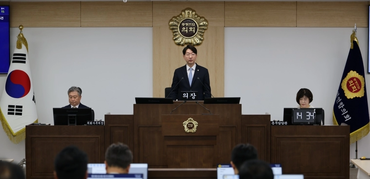 충청권 4개 시도 충청광역연합의회 의장으로 선출된 충남도의회 구형서 의원이 의사 일정을 진행하고 있다. 충청광역연합의회 제공