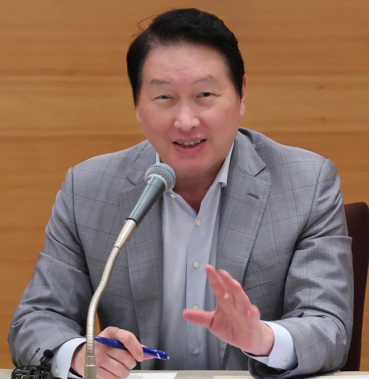 최태원 대한상공회의소 회장(SK그룹 회장)이 지난 15일 제주 신라호텔에서 열린 출입기자단 간담회에서 발언하고 있다. 대한상의 제공