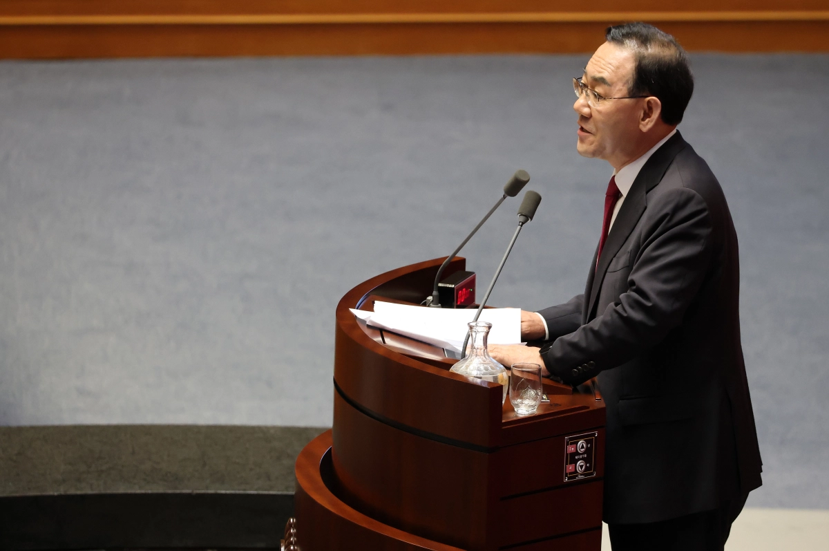 국민의힘 주호영 의원이 30일 국회에서 열린 7월 임시국회 제3차 본회의에서 형사소송법 개정안에 대한 무제한 토론(필리버스터)을 하고 있다. 연합뉴스