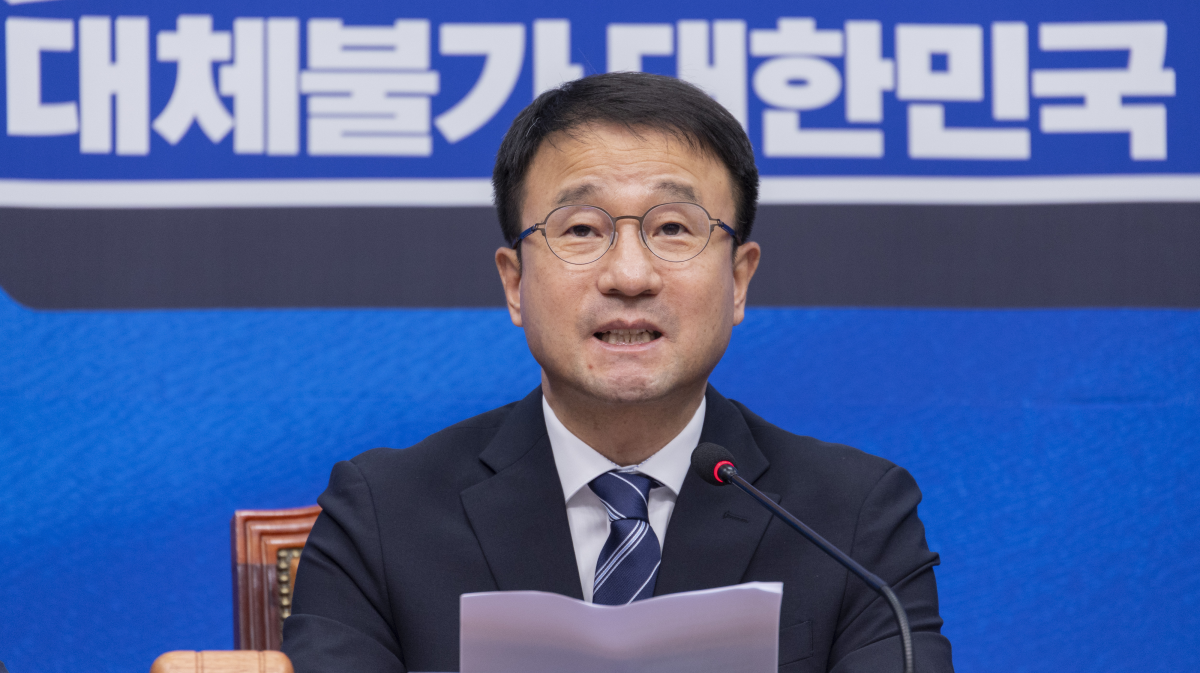 한병도 더불어민주당 대표 직무대행 겸 원내대표가 31일 국회에서 열린 최고위원회의에서 발언하고 있다. 연합뉴스