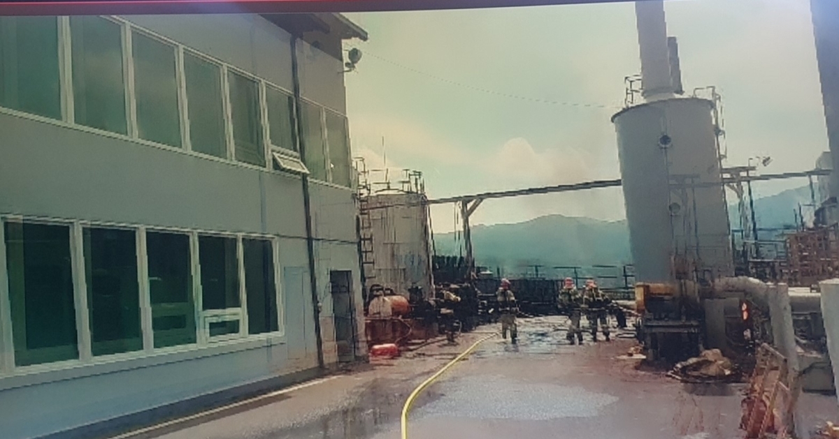 경북 영천시 신녕면 공장에서 화재가 발생한 모습. 경북소방본부 제공