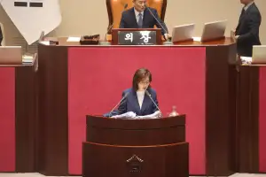 나경원 “공소기각은 재판 ‘뒷문’”…5시간 넘게 ‘보완수사권 폐지’ 비판