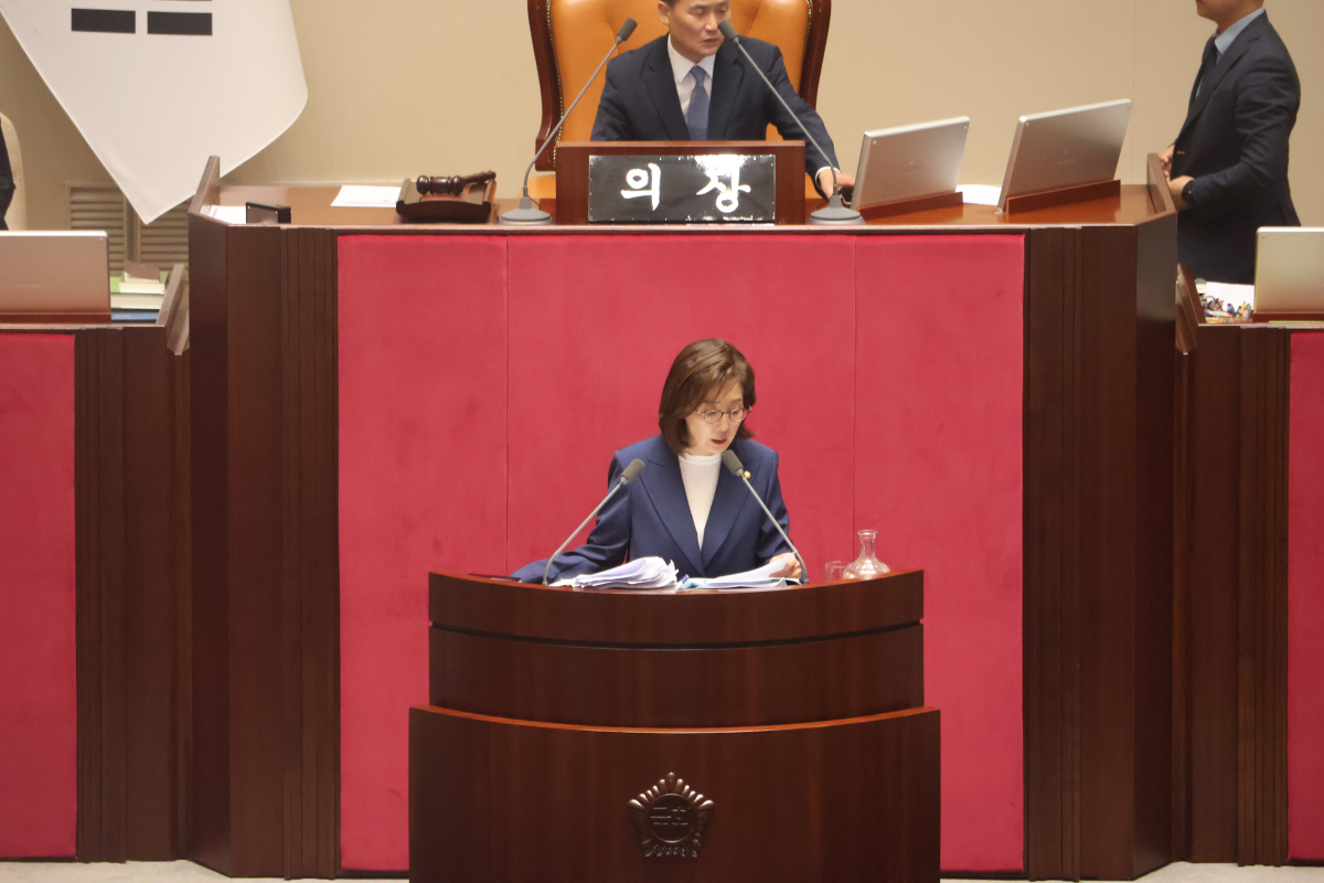 나경원 국민의힘 의원이 31일 국회에서 열린 7월 임시국회 제3차 본회의에서 형사소송법 개정안에 대한 무제한 토론(필리버스터)을 하고 있다. 나경원 의원실 제공