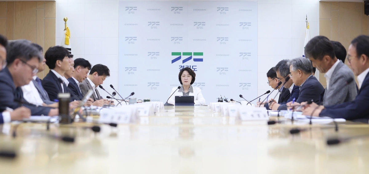 31일 경기도북부청사를 취임후 처음 방문해 간부공무원을 상대로 모두발언하고 있는 추미애 경기지사.[경기도 제공]