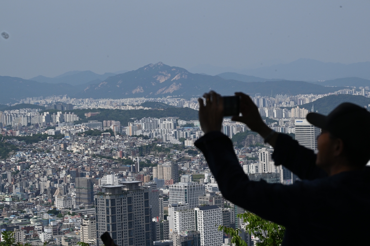 17일 서울 용산구 남산타워에서 바라본 서울 시내 아파트. 2026.5.17 이지훈 기자