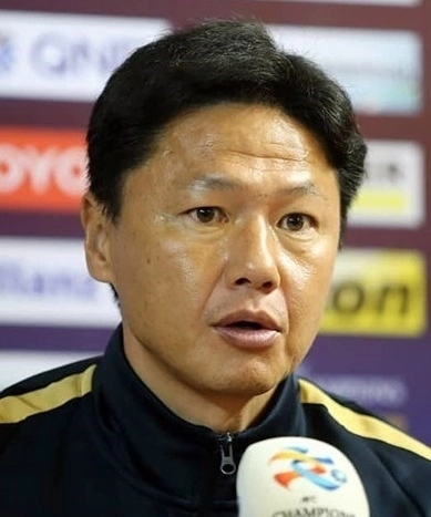오이와 고 일본 23세 이하 축구대표팀 감독. 위키피디아