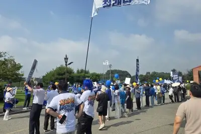 폭염 속 민주당 충청 경선…지지자도 ‘친명·친청’ 갈려 응원