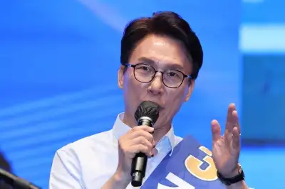 민주당 대표 충청 경선 김민석 45.05% 승리…정청래 44.61%