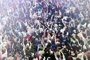 기상관측 사상 최악 폭염…15만명 몰린 곳, 20대 ‘픽’ 쓰러져