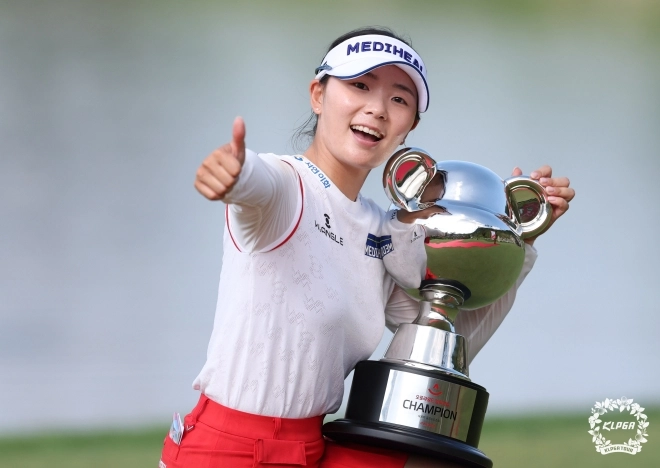 thumbnail - 이다연, 최종일 트리플보기 치고도 역전 우승…“KLPGA 통산 10승 감사”