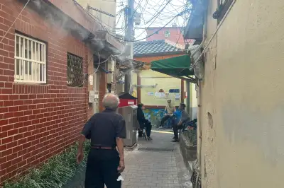 오래된 양철문도 불덩이…노후주택 안은 ‘가마솥’