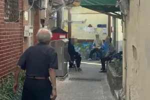바람 안 닿는 방, 전기료 무서운 집… “젖은 수건으로 버텨”