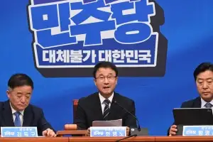 與 “8월 임시국회 내에 특별감찰관 임명 절차 마무리”