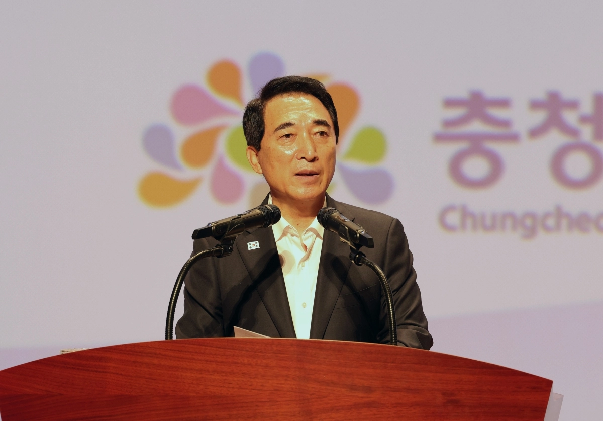 박수현 충남도지사가 3일 도청 문예회관에서 열린 월례모임에서 인사말을 하고 있다. 도 제공