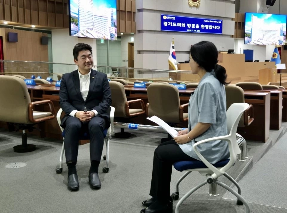 ▲ OBS 뉴스 인터뷰에 출연한 장한별 경기도의회 의회운영위원장(사진=경기도의회)