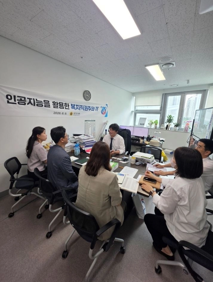 ▲ 지난 7월 31일 경기도 장애인자립지원과와 경기도인재개발원 관계자들과 함께 간담회를 실시한 박상현 의원(사진=경기도의회)