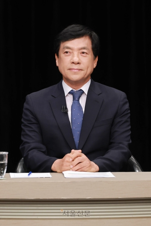 더불어민주당 이성윤 최고위원 후보가 3일 경기 부천시 OBS경인TV에서 열린 최고위원 후보자 방송토론회에 참석해 있다. 2026.8.3 국회사진기자단