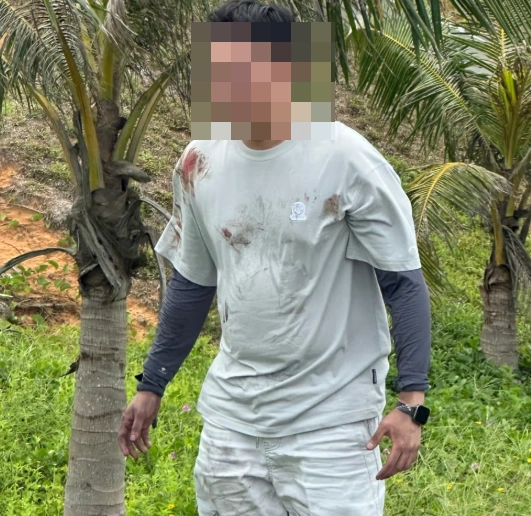 중국의 한 경찰관이 신혼여행 도중 가파른 절벽 아래로 추락할 위기에 처한 차량에서 일가족 5명을 구출해 감동을 주고 있다. 사진은 일가족을 구출한 판카이웨씨. 바이두