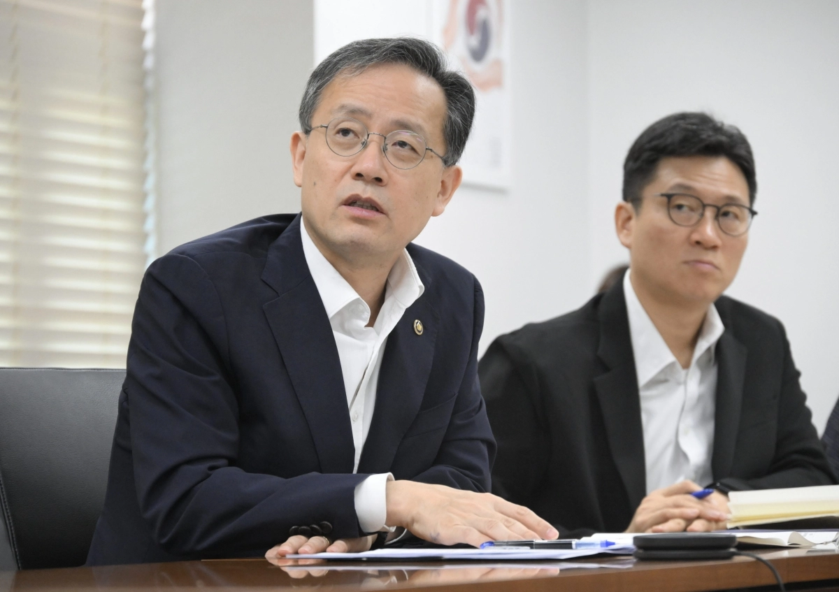 이형일 재정경제부 1차관이 4일 정부서울청사에서 열린 ‘제72차 물가관계차관회의’를 주재하고 있다. 재정경제부 제공