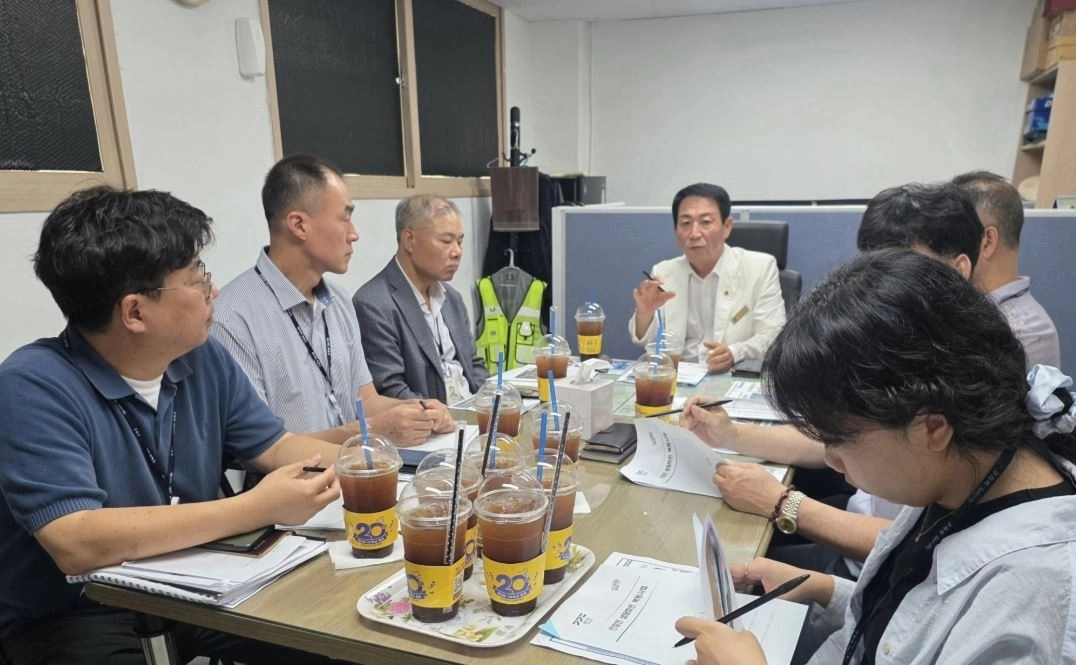 ▲ 경기도·구리시 관계자와 사업 추진 현황 점검 및 주요 현안에 논의한 임창열 의원(사진=경기도의회)
